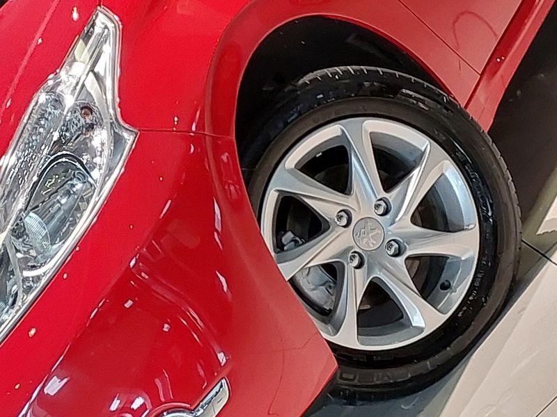 Peugeot 208 1.5 ALLURE 8V FLEX 4P MANUAL 2014/2015 BETIOLO NOVOS E SEMINOVOS LAJEADO / Carros no Vale