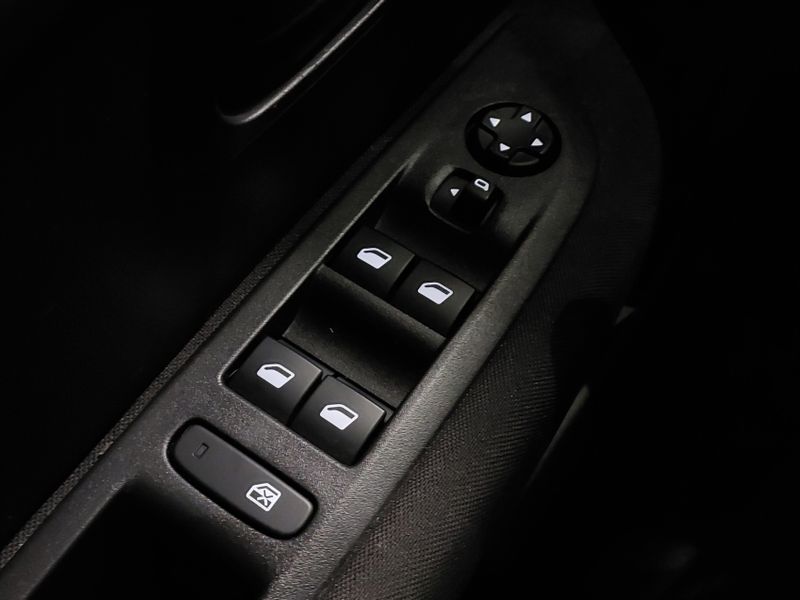 Peugeot 208 1.6 16V FLEX LIKE MANUAL 2021/2022 BETIOLO NOVOS E SEMINOVOS LAJEADO / Carros no Vale
