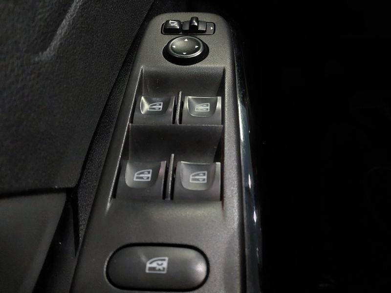 Renault CAPTUR 1.6 16V SCE FLEX LIFE X-TRONIC 2020/2021 BETIOLO NOVOS E SEMINOVOS LAJEADO / Carros no Vale