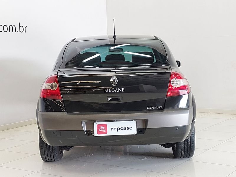 Renault MEGANE 2.0 DYNAMIQUE SEDAN 16V GASOLINA 4P AUTOMÁTICO 2007/2007 BETIOLO NOVOS E SEMINOVOS LAJEADO / Carros no Vale