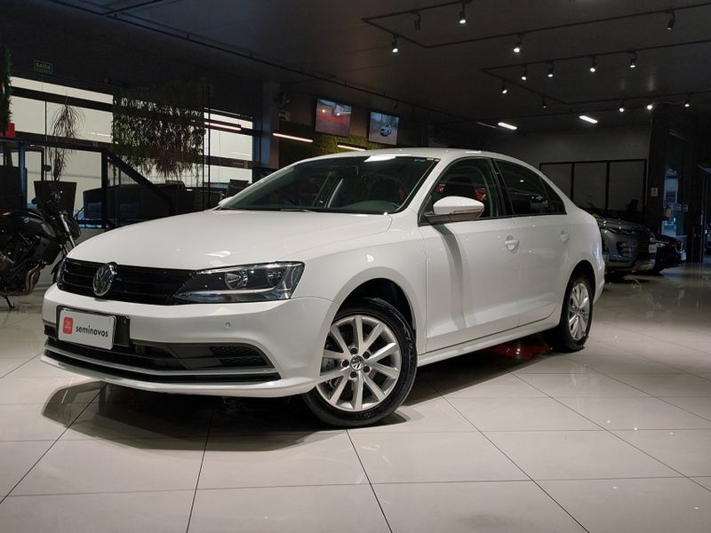 Volkswagen JETTA 2.0 TRENDLINE FLEX 4P TIPTRONIC 2015/2016 BETIOLO NOVOS E SEMINOVOS LAJEADO / Carros no Vale
