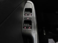 Volkswagen JETTA 2.0 TRENDLINE FLEX 4P TIPTRONIC 2015/2016 BETIOLO NOVOS E SEMINOVOS LAJEADO / Carros no Vale
