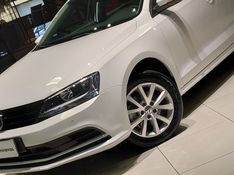 Volkswagen JETTA 2.0 TRENDLINE FLEX 4P TIPTRONIC 2015/2016 BETIOLO NOVOS E SEMINOVOS LAJEADO / Carros no Vale