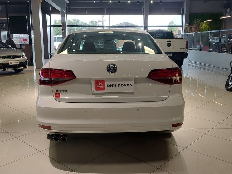 Volkswagen JETTA 2.0 TRENDLINE FLEX 4P TIPTRONIC 2015/2016 BETIOLO NOVOS E SEMINOVOS LAJEADO / Carros no Vale