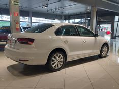 Volkswagen JETTA 2.0 TRENDLINE FLEX 4P TIPTRONIC 2015/2016 BETIOLO NOVOS E SEMINOVOS LAJEADO / Carros no Vale