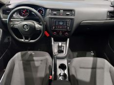 Volkswagen JETTA 2.0 TRENDLINE FLEX 4P TIPTRONIC 2015/2016 BETIOLO NOVOS E SEMINOVOS LAJEADO / Carros no Vale