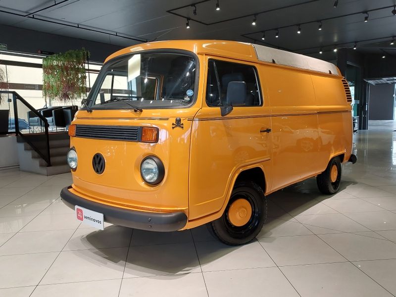 Volkswagen KOMBI 1.4 MI FURGÃO 8V FLEX 3P MANUAL 2005/2006 BETIOLO NOVOS E SEMINOVOS LAJEADO / Carros no Vale