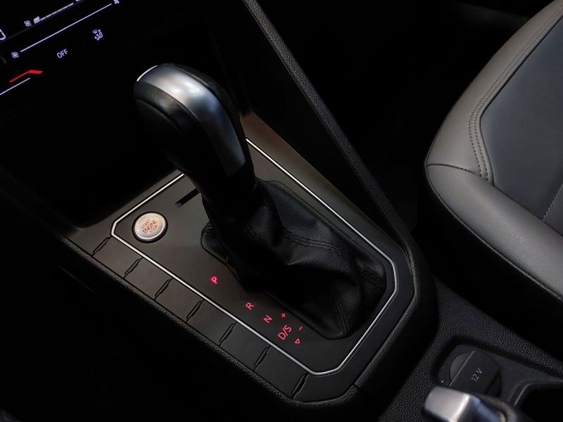 Volkswagen NIVUS 1.0 200 TSI TOTAL FLEX HIGHLINE AUTOMÁTICO 2022/2022 BETIOLO NOVOS E SEMINOVOS LAJEADO / Carros no Vale