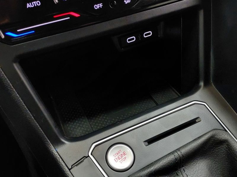 Volkswagen NIVUS 1.0 200 TSI TOTAL FLEX HIGHLINE AUTOMÁTICO 2023/2024 BETIOLO NOVOS E SEMINOVOS LAJEADO / Carros no Vale