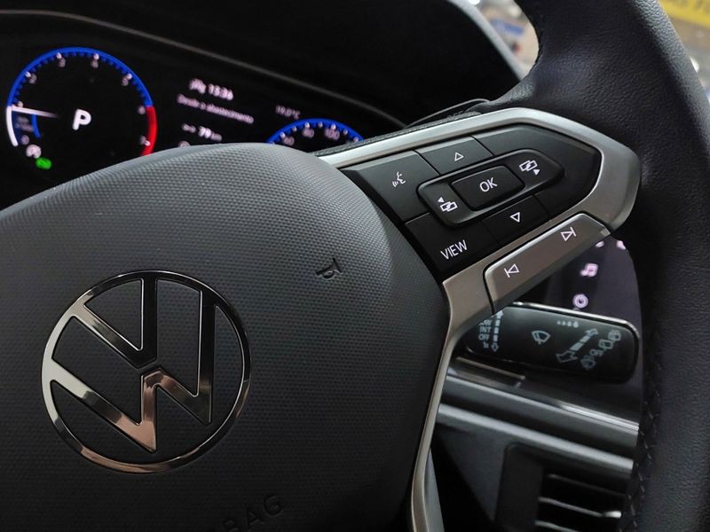Volkswagen NIVUS 1.0 200 TSI TOTAL FLEX HIGHLINE AUTOMÁTICO 2023/2024 BETIOLO NOVOS E SEMINOVOS LAJEADO / Carros no Vale