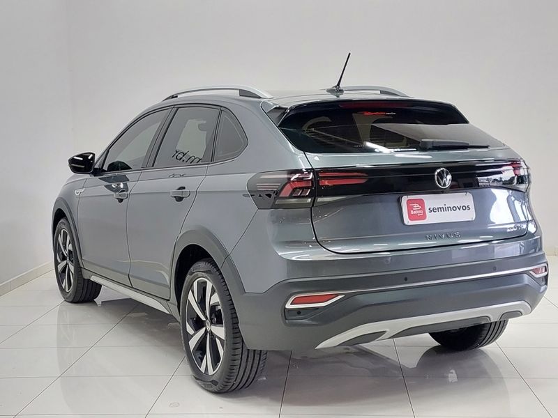 Volkswagen NIVUS 1.0 200 TSI TOTAL FLEX HIGHLINE AUTOMÁTICO 2023/2024 BETIOLO NOVOS E SEMINOVOS LAJEADO / Carros no Vale