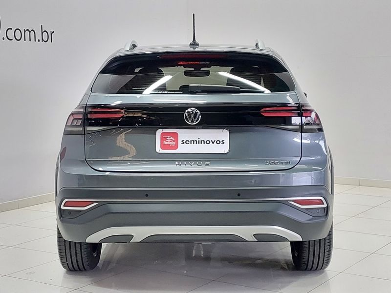 Volkswagen NIVUS 1.0 200 TSI TOTAL FLEX HIGHLINE AUTOMÁTICO 2023/2024 BETIOLO NOVOS E SEMINOVOS LAJEADO / Carros no Vale