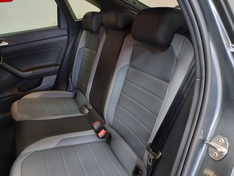 Volkswagen NIVUS 1.0 200 TSI TOTAL FLEX HIGHLINE AUTOMÁTICO 2023/2024 BETIOLO NOVOS E SEMINOVOS LAJEADO / Carros no Vale