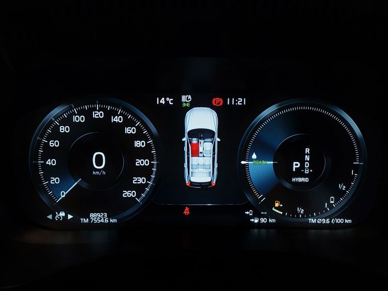 Volvo XC60 2.0 T8 HYBRID R-DESIGN AWD GEARTRONIC 2020/2020 BETIOLO NOVOS E SEMINOVOS LAJEADO / Carros no Vale