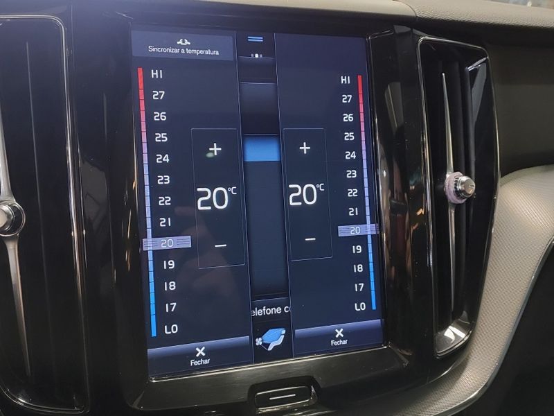 Volvo XC60 2.0 T8 HYBRID R-DESIGN AWD GEARTRONIC 2020/2020 BETIOLO NOVOS E SEMINOVOS LAJEADO / Carros no Vale