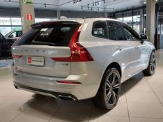 Volvo XC60 2.0 T8 HYBRID R-DESIGN AWD GEARTRONIC 2020/2020 BETIOLO NOVOS E SEMINOVOS LAJEADO / Carros no Vale