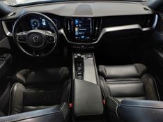 Volvo XC60 2.0 T8 HYBRID R-DESIGN AWD GEARTRONIC 2020/2020 BETIOLO NOVOS E SEMINOVOS LAJEADO / Carros no Vale
