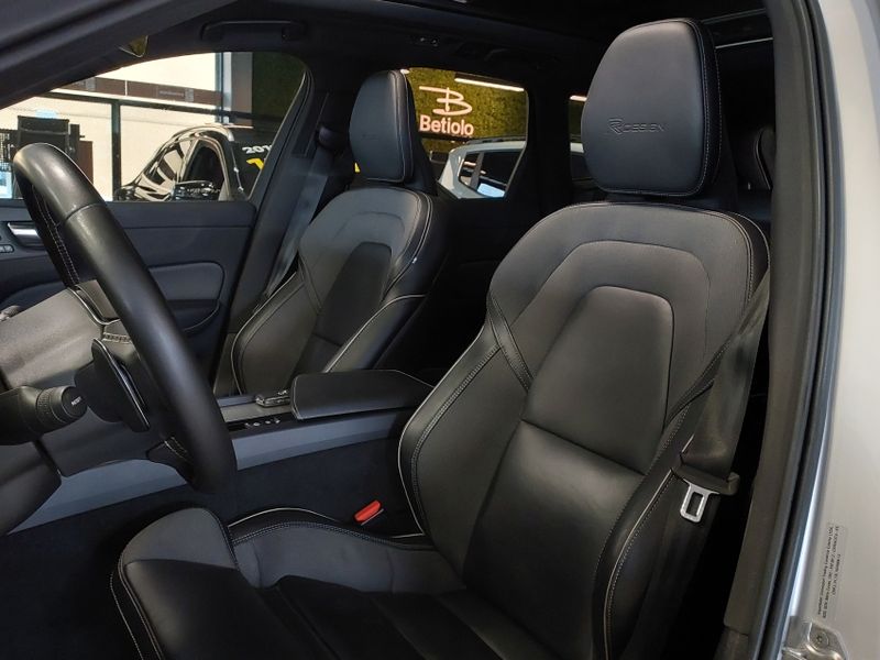 Volvo XC60 2.0 T8 HYBRID R-DESIGN AWD GEARTRONIC 2020/2020 BETIOLO NOVOS E SEMINOVOS LAJEADO / Carros no Vale