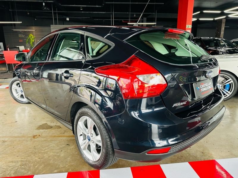 Ford FOCUS 1.6 S 16V FLEX 4P POWERSHIFT 2014/2015 CASTELLAN E TOMAZONI MOTORS CAXIAS DO SUL / Carros no Vale