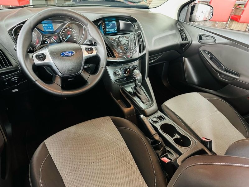 Ford FOCUS 1.6 S 16V FLEX 4P POWERSHIFT 2014/2015 CASTELLAN E TOMAZONI MOTORS CAXIAS DO SUL / Carros no Vale