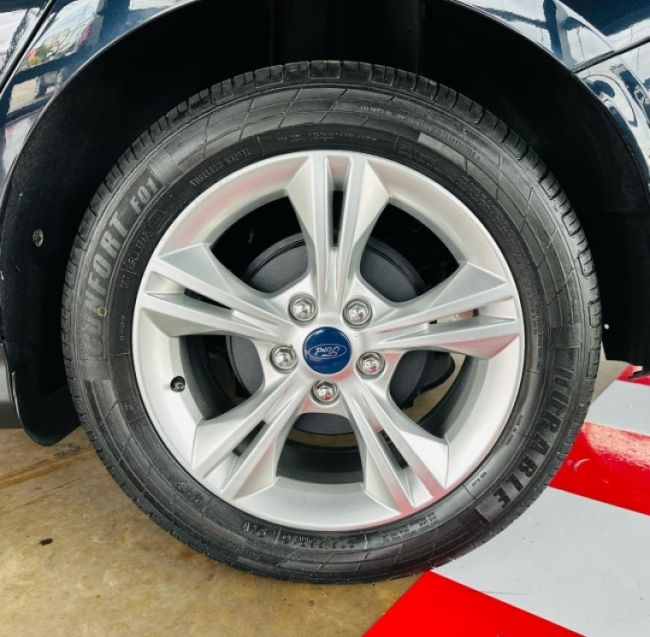 Ford FOCUS 1.6 S 16V FLEX 4P POWERSHIFT 2014/2015 CASTELLAN E TOMAZONI MOTORS CAXIAS DO SUL / Carros no Vale