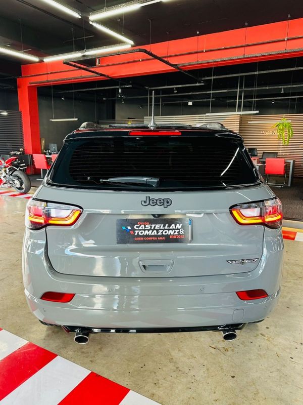 JEEP COMPASS 2.0 HURRICANE 4 TURBO GASOLINA BLACKHAWK AT9 2024/2025 CASTELLAN E TOMAZONI MOTORS CAXIAS DO SUL / Carros no Vale