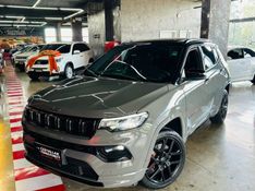 JEEP COMPASS 2.0 HURRICANE 4 TURBO GASOLINA BLACKHAWK AT9 2024/2025 CASTELLAN E TOMAZONI MOTORS CAXIAS DO SUL / Carros no Vale