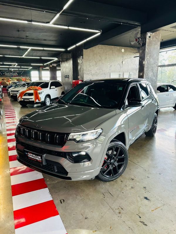 JEEP COMPASS 2.0 HURRICANE 4 TURBO GASOLINA BLACKHAWK AT9 2024/2025 CASTELLAN E TOMAZONI MOTORS CAXIAS DO SUL / Carros no Vale