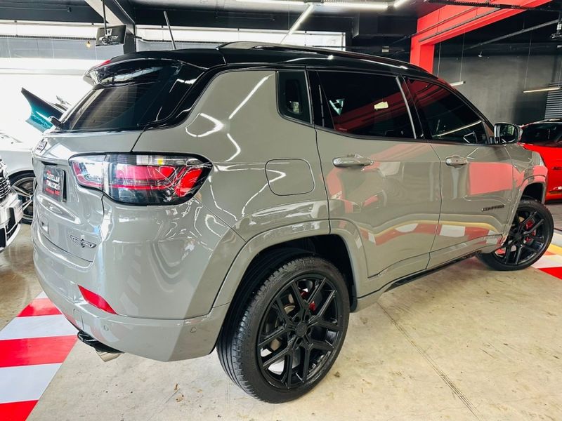 JEEP COMPASS 2.0 HURRICANE 4 TURBO GASOLINA BLACKHAWK AT9 2024/2025 CASTELLAN E TOMAZONI MOTORS CAXIAS DO SUL / Carros no Vale