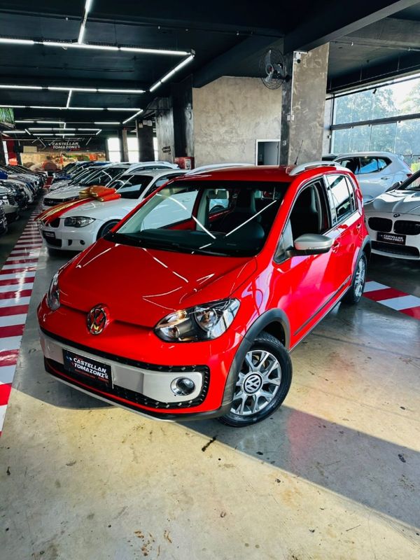 Volkswagen UP 1.0 TSI HIGH UP 12V FLEX 4P MANUAL 2016/2016 CASTELLAN E TOMAZONI MOTORS CAXIAS DO SUL / Carros no Vale