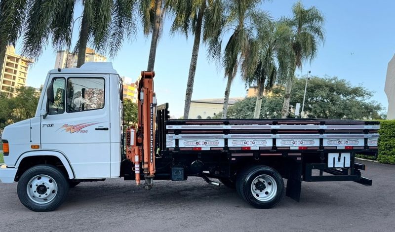 Mercedes-Benz 710 MB 710 2p Munck 2001/2001 CAMINHÕES & CAMIONETAS PASSO FUNDO / Carros no Vale