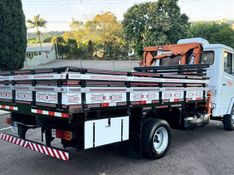 Mercedes-Benz 710 MB 710 2p Munck 2001/2001 CAMINHÕES & CAMIONETAS PASSO FUNDO / Carros no Vale