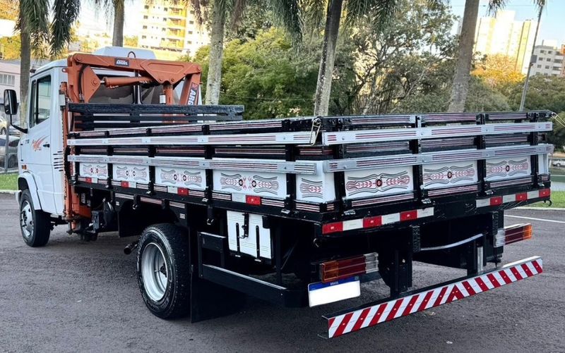 Mercedes-Benz 710 MB 710 2p Munck 2001/2001 CAMINHÕES & CAMIONETAS PASSO FUNDO / Carros no Vale