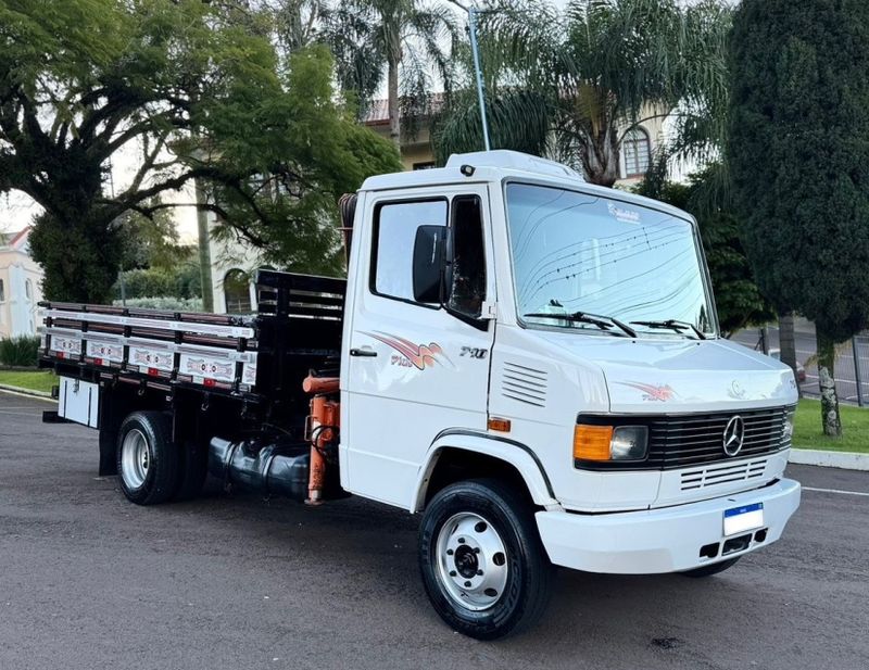 Mercedes-Benz 710 MB 710 2p Munck 2001/2001 CAMINHÕES & CAMIONETAS PASSO FUNDO / Carros no Vale