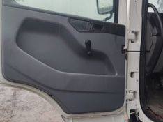 Volkswagen 31-330 E Constel 6×4 Reduzido 2013/2013 CAMINHÕES & CAMIONETAS PASSO FUNDO / Carros no Vale