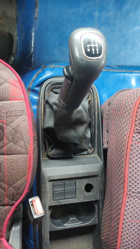 Volkswagen 31-330 E Constel 6×4 Reduzido 2013/2013 CAMINHÕES & CAMIONETAS PASSO FUNDO / Carros no Vale