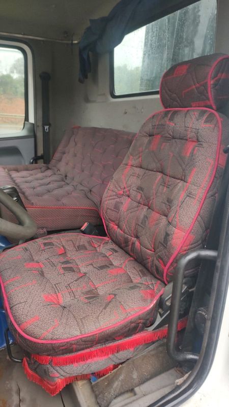 Volkswagen 31-330 E Constel 6×4 Reduzido 2013/2013 CAMINHÕES & CAMIONETAS PASSO FUNDO / Carros no Vale