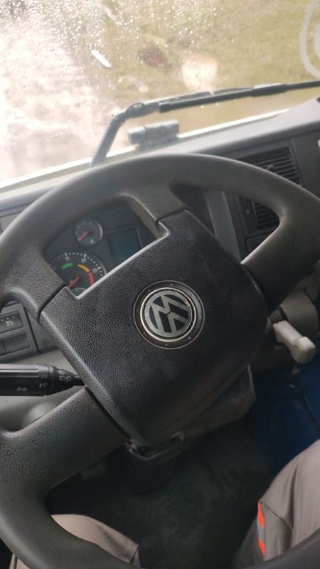 Volkswagen 31-330 E Constel 6×4 Reduzido 2013/2013 CAMINHÕES & CAMIONETAS PASSO FUNDO / Carros no Vale