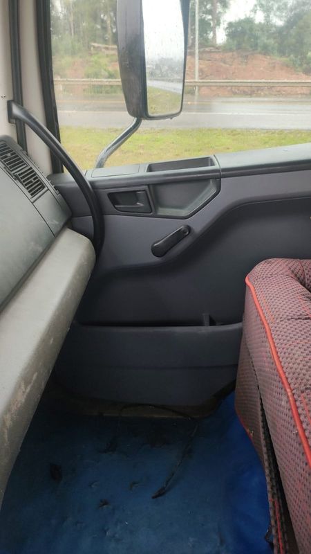 Volkswagen 31-330 E Constel 6×4 Reduzido 2013/2013 CAMINHÕES & CAMIONETAS PASSO FUNDO / Carros no Vale