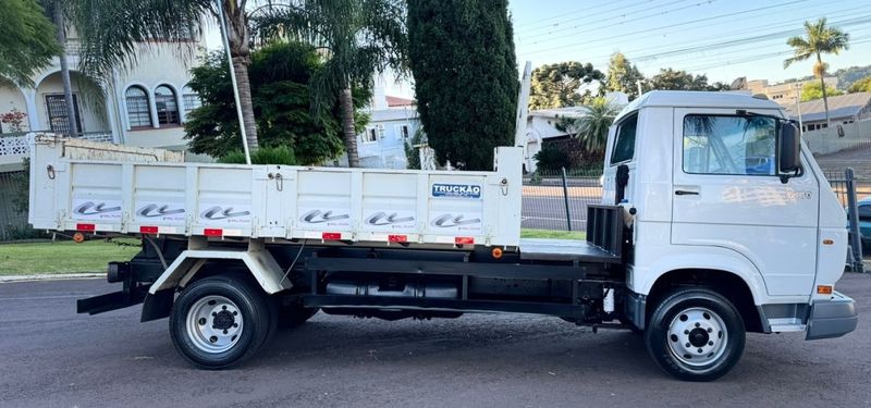 Volkswagen 8-150E Delivery 4X2 VW 8-150 E Worker Caçamba 2004/2004 CAMINHÕES & CAMIONETAS PASSO FUNDO / Carros no Vale