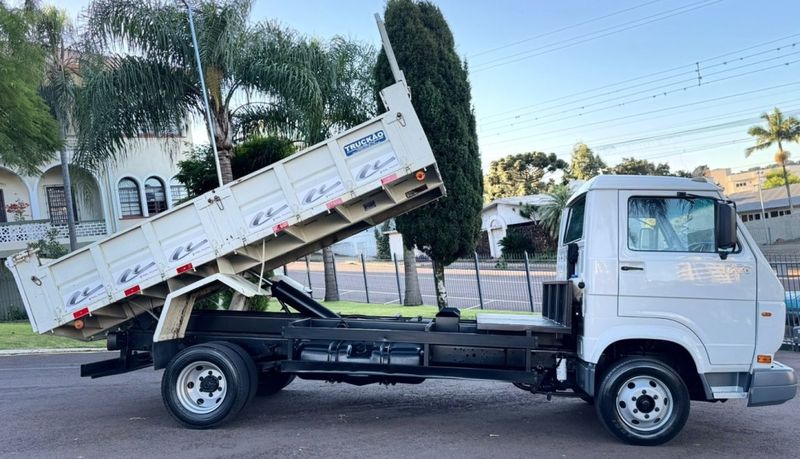 Volkswagen 8-150E Delivery 4X2 VW 8-150 E Worker Caçamba 2004/2004 CAMINHÕES & CAMIONETAS PASSO FUNDO / Carros no Vale