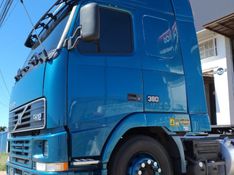 Volvo FH -12 380 GLOBETROTTER 4×2 2p (diesel) 2002/2003 CAMINHÕES & CAMIONETAS PASSO FUNDO / Carros no Vale