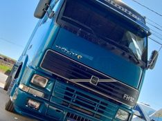 Volvo FH -12 380 GLOBETROTTER 4×2 2p (diesel) 2002/2003 CAMINHÕES & CAMIONETAS PASSO FUNDO / Carros no Vale