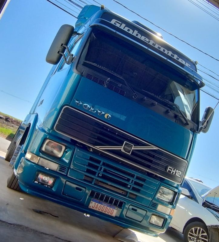 Volvo FH -12 380 GLOBETROTTER 4×2 2p (diesel) 2002/2003 CAMINHÕES & CAMIONETAS PASSO FUNDO / Carros no Vale