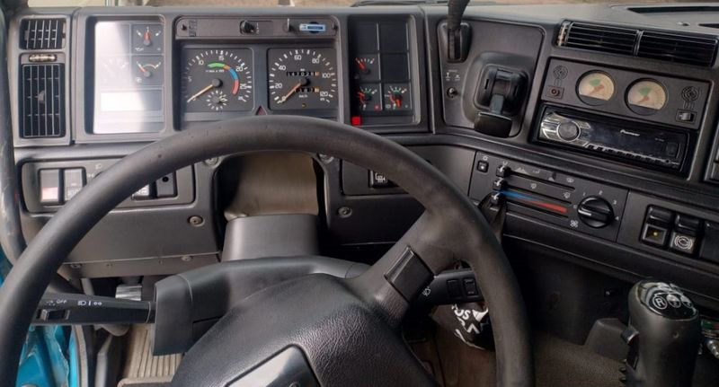 Volvo FH -12 380 GLOBETROTTER 4×2 2p (diesel) 2002/2003 CAMINHÕES & CAMIONETAS PASSO FUNDO / Carros no Vale
