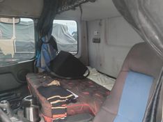 Volvo FH -12 380 GLOBETROTTER 4×2 2p (diesel) 2002/2003 CAMINHÕES & CAMIONETAS PASSO FUNDO / Carros no Vale
