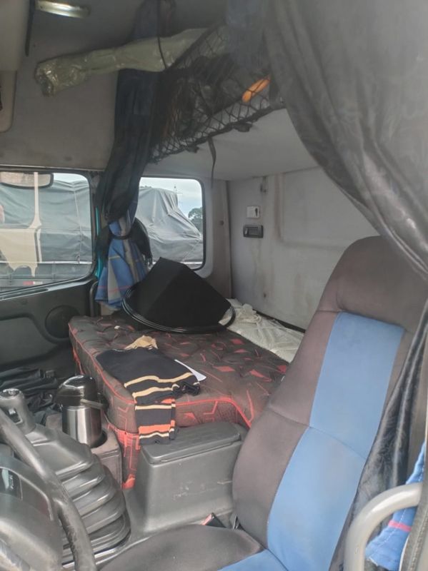 Volvo FH -12 380 GLOBETROTTER 4×2 2p (diesel) 2002/2003 CAMINHÕES & CAMIONETAS PASSO FUNDO / Carros no Vale
