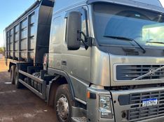 Volvo FM 370 6×2 Graneleiro 2010/2010 CAMINHÕES & CAMIONETAS PASSO FUNDO / Carros no Vale