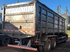 Volvo FM 370 6×2 Graneleiro 2010/2010 CAMINHÕES & CAMIONETAS PASSO FUNDO / Carros no Vale