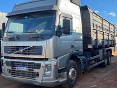 Volvo FM 370 6×2 Graneleiro 2010/2010 CAMINHÕES & CAMIONETAS PASSO FUNDO / Carros no Vale